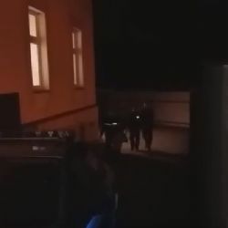 Cheb: Lupič přitiskl prodavači nůž k zádům a požadoval po něm peníze