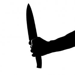 Cheb: Na majitele baru vytáhl nůž