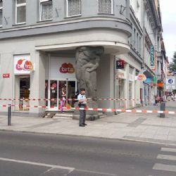 Cheb: Na Májové ulici probíhá vyšetřování. Policie hledá podezřelého 