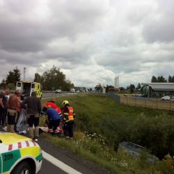 Cheb: Na místo nehody letěl vrtulník