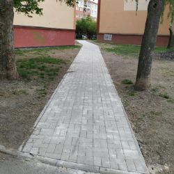 Cheb: Na mnoha místech se opravují chodníky