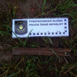 Cheb: Na poli byla nalezena letecká puma