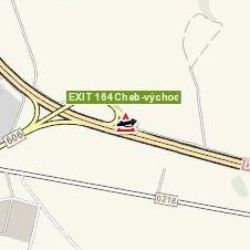 Cheb: Na šestce osobní vozidlo narazilo do svodidel