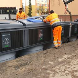 Cheb: Na Spáleništi se osazují polopodzemní kontejnery na odpad