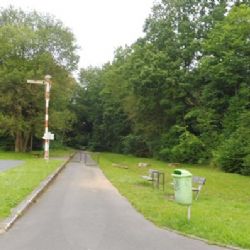 Cheb: Neukáznění řidiči jezdí po cyklostezce do Waldsassenu