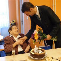 Cheb: Paní Jindřiška Engelová oslavila sto let