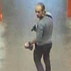 Cheb: Policie pátrá po ozbrojeném muži