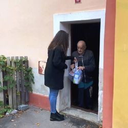 Cheb: Potravinové balíčky pomohly mnoha seniorům 