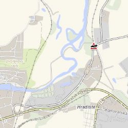 Cheb: Pozor! V ulici Tršnická náklaďák strhl troleje