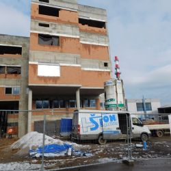 Cheb: Práce na nemocnici probíhají podle plánu