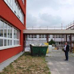Cheb: Přes prázdniny se dokončuje zateplení 1. ZŠ na Skalce