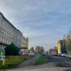 Cheb: Příjezdová komunikace do nemocnice byla provizorně opravena 