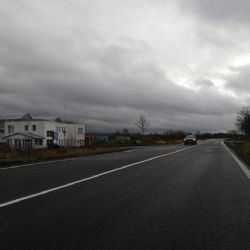 Silnice v Dolních Dvorech získala nový povrch