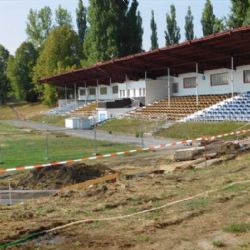 Cheb: Stará tribuna na Lokomotivě půjde k zemi