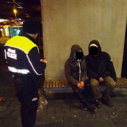 Cheb: Strážníci kontrolovali problémové osoby včetně bezdomovců