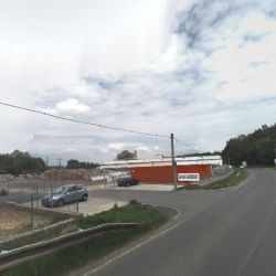 Cheb: Střet motocyklisty s dodávkou