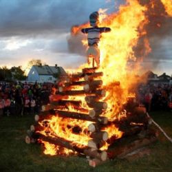Cheb: Tradiční lampionový průvod půjde opět do Hájů