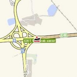 Cheb: U města skončilo auto na střeše