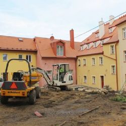 Cheb: V lednu byly zahájeny úpravy vnitrobloku na Růžovém kopečku