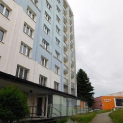 Cheb: V modrém věžáku budou startovací byty