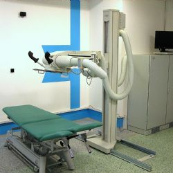 Cheb: V nemocnici zahájil provoz nový terapeutický rentgen