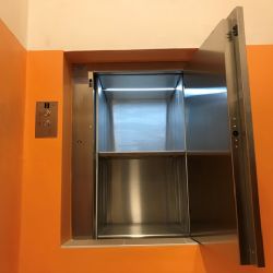 Cheb: V provozu školky pomohou nové nákladní výtahy