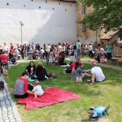 Cheb: V sobotu se na zahradě knihovny opět uskuteční Férová snídaně