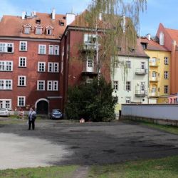 Cheb: Ve vnitroblocích vznikají plochy pro parkování 