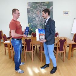 Cheb: Zachránil muže, který se probořil do ledové vody