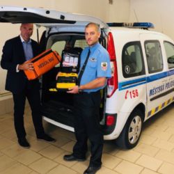 Cheb: Zdravotnické vybavení pro městskou policii