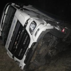 Chebsko: Kvůli lahvi s vodou skončil s náklaďákem na boku