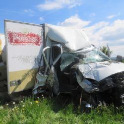 Chebsko: Narazil s vozidlem do stromu