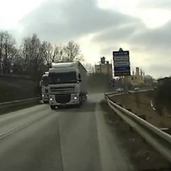 Chebsko: Při předjíždění ohrozil několik řidičů