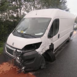 Chebsko: Řidič usnul za volantem. Střet tří vozidel