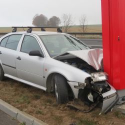 Chebsko: Řídil pod vlivem alkoholu. Narazil do reklamního stojanu
