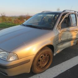 Chebsko: Střet osobního vozidla s motocyklem