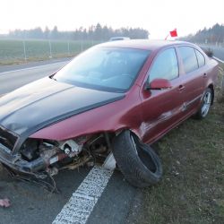 Chebsko: Usnul za volantem a narazil do svodidel