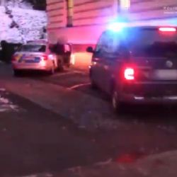 Chebsko: Vydírali a vyhrožovali mladému muži 