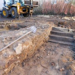 Chebští archeologové nalezli zbytky středověkého zdiva