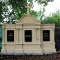 Chodov: Město opraví další chátrající hroby