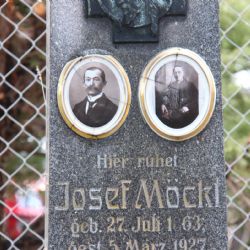 Chodov: Město opraví hrob faráře a mladé lékárnice