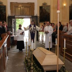 Chodov: Ostatky šlechticů se vrátily do krypty