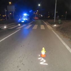 Chodov: Srazil chodkyni a z místa nehody ujel. Policie hledá svědky