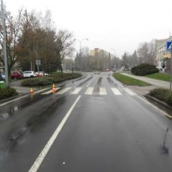 Chodov: Srazil ženu na přechodu, pomohl jí vstát a ujel