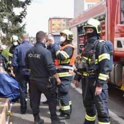 Chodov: U požáru balkonu zasahovalo 6 jednotek hasičů