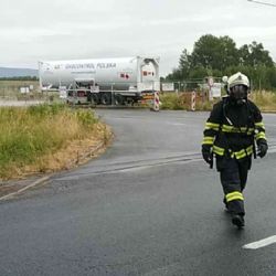 Chodov: Z cisterny uniká zkapalněný zemní plyn