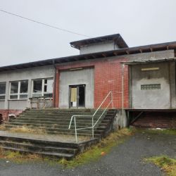 Dolní Nivy: Obec nechá opravit chátrající budovu bývalé školy