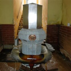 Dolní Paseky: Po opravě jímání voda z pramene opět teče