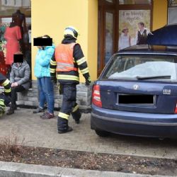 Drahovice: Osobní vozidlo narazilo do domu