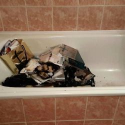 Drahovice: Pálila textil a papíry ve vaně